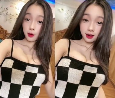 Chổng người áo kẻ caro bên trong toilet làm tôi sướng dái