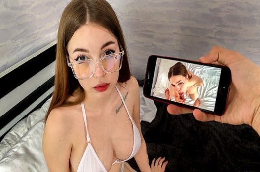 Phát hiện ra rằng em kế đã lén lút với người khác và bị trừng phạt nặng nề
